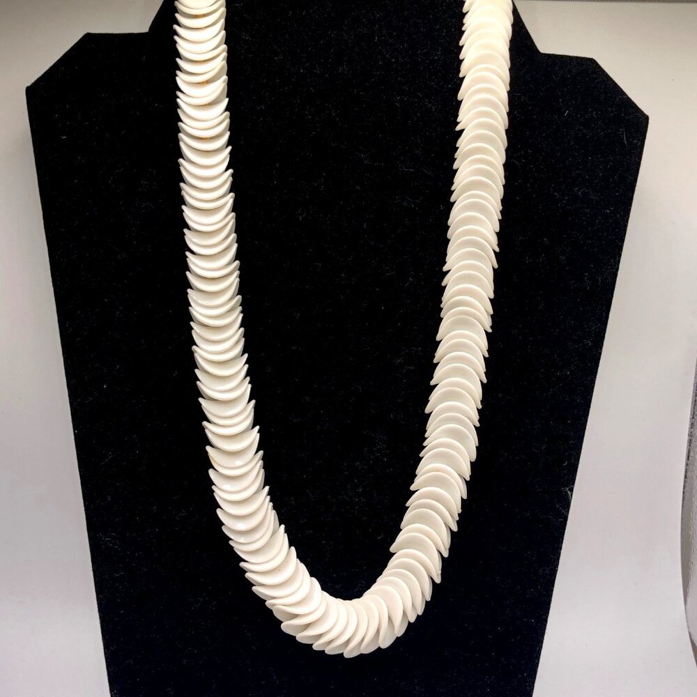 Vintage Crown Trifari White Thermoset “Shell Wave” Necklace GoldTone Clasp 1960s